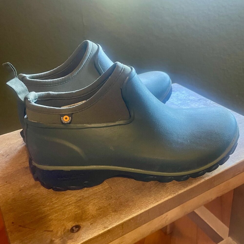 Bogs, Women's waterproof 'Sauvie' chelsea slip on boot - Picture 2 of 7